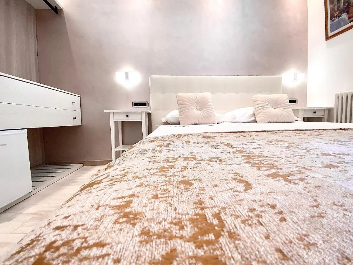 Rose Suite Rom 0*,