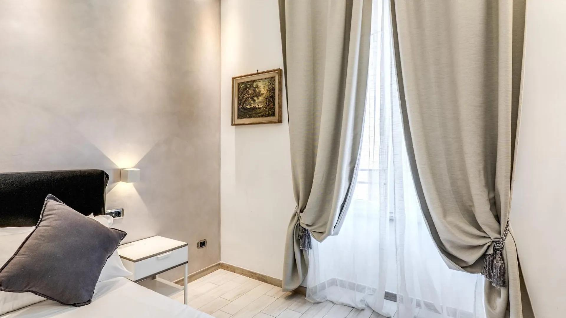 Rose Suite Rom 0*,  Italien