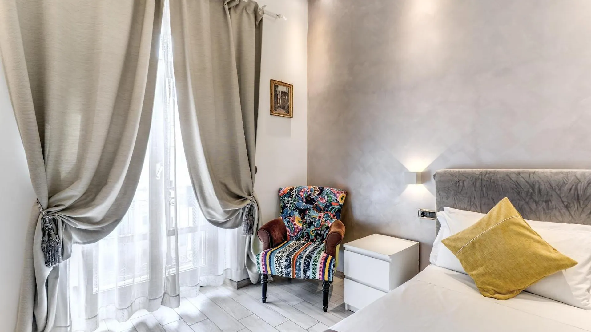 Rose Suite Rom